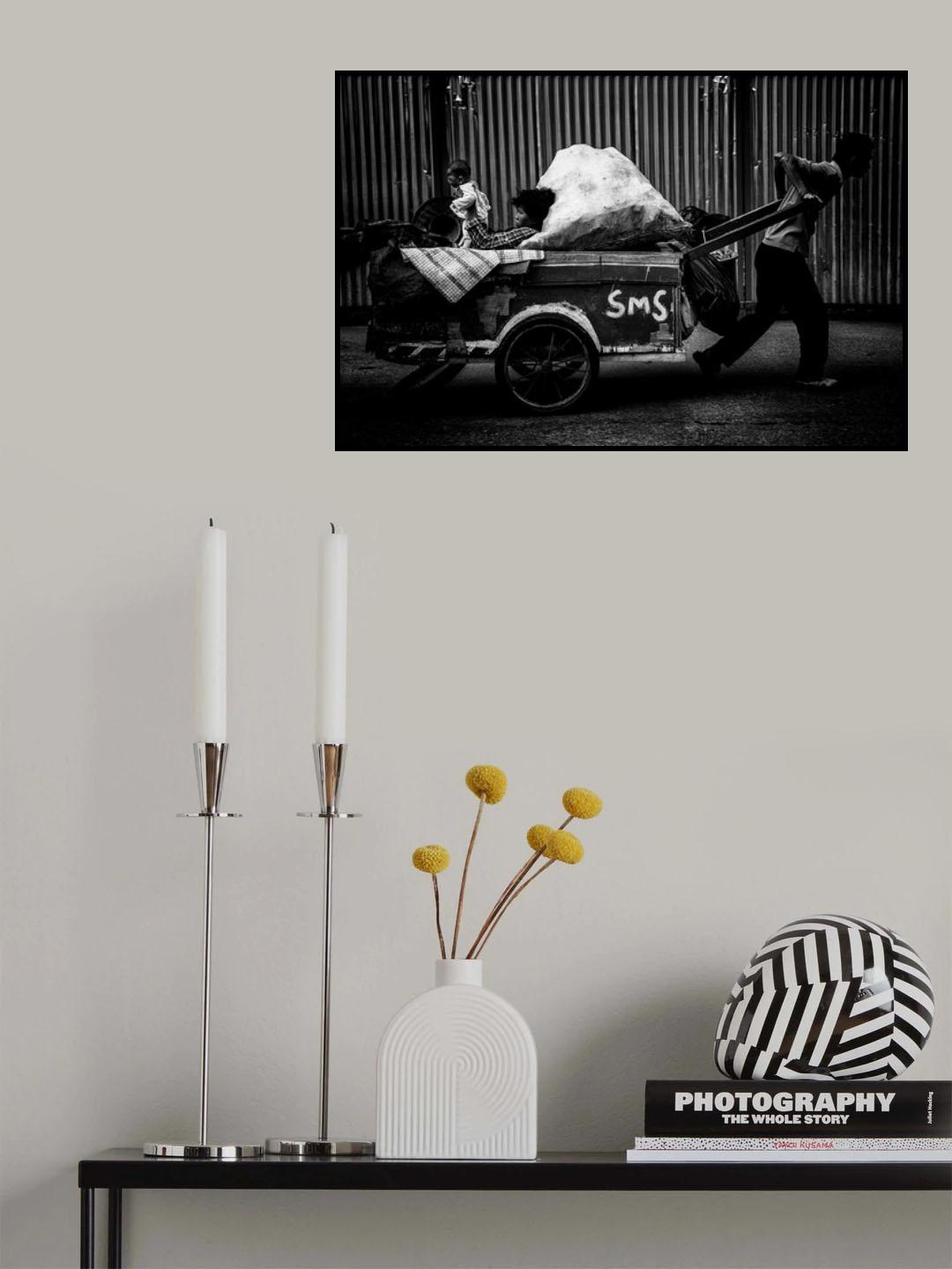 A family in the streets of Jakarta - Indonesia Poster och Canvastavla