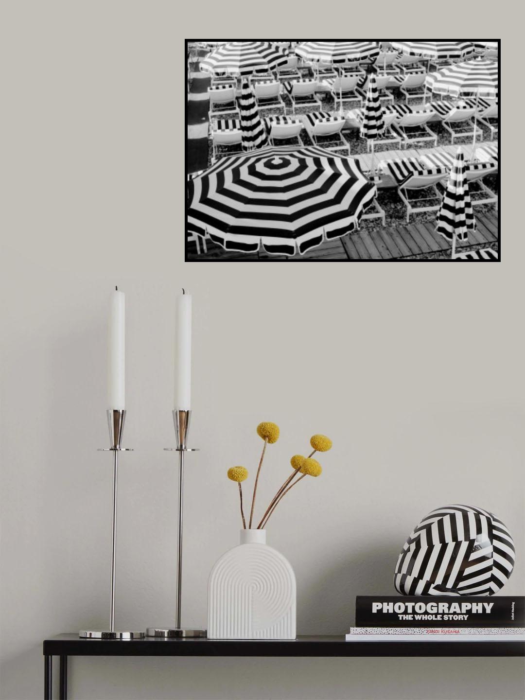 Black and White Beach Umbrellas II Poster och Canvastavla