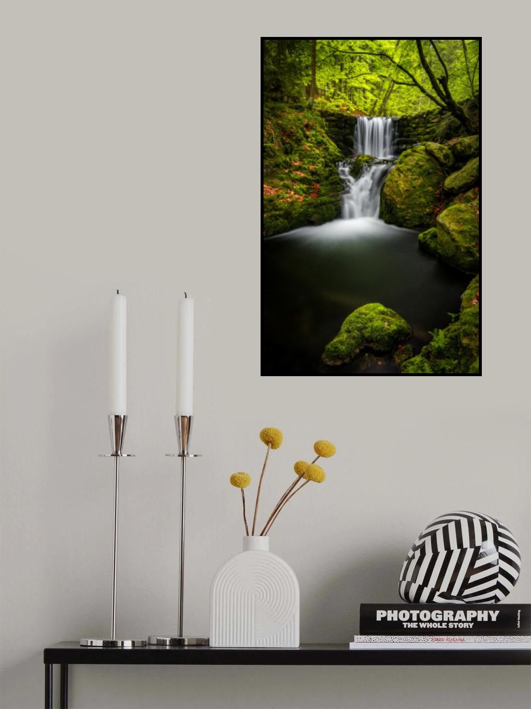 Cascade on White Opava Poster och Canvastavla