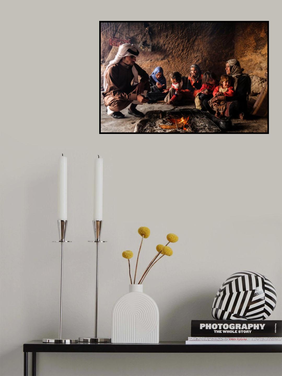 In Petra there 40/50 families still living in caves. They have adapted to life in the city and staye Poster och Canvastavla