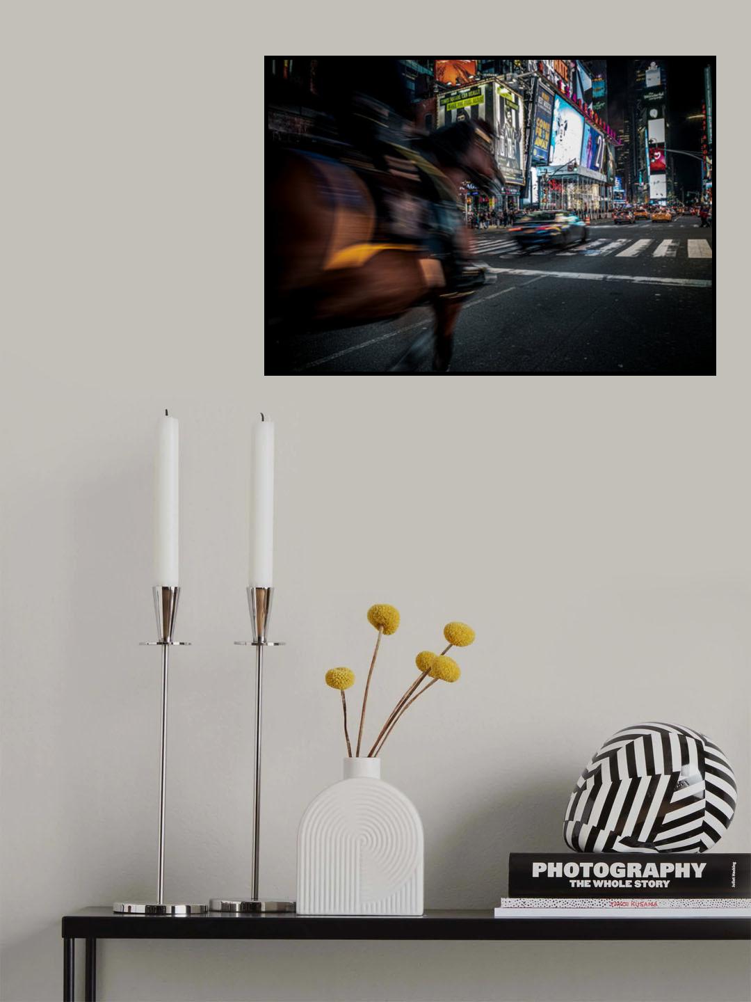 The horse that runs in Times Square Poster och Canvastavla