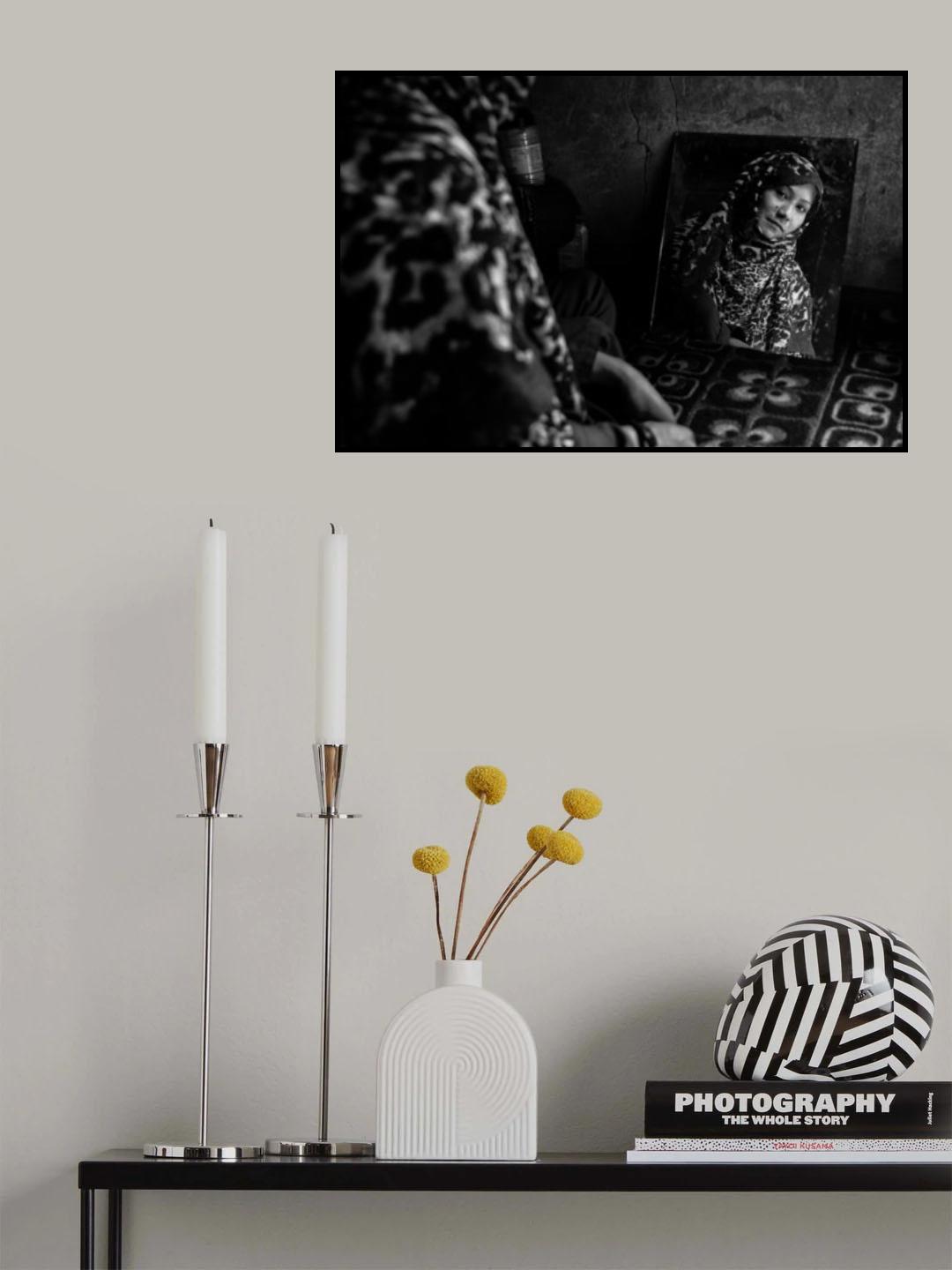 Female inside the frame Poster och Canvastavla