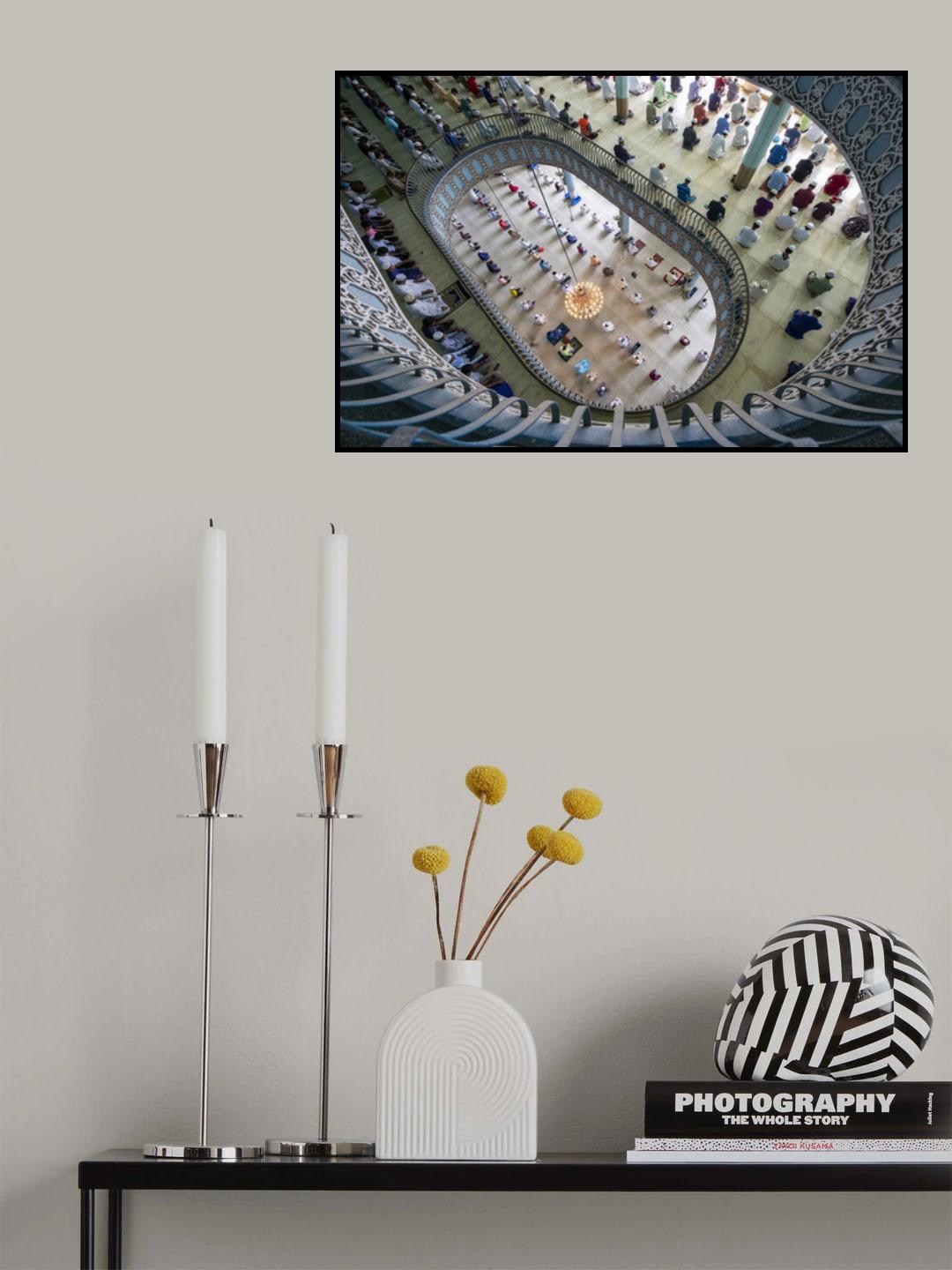 Thousands pray in one of worlds largest mosques Poster och Canvastavla