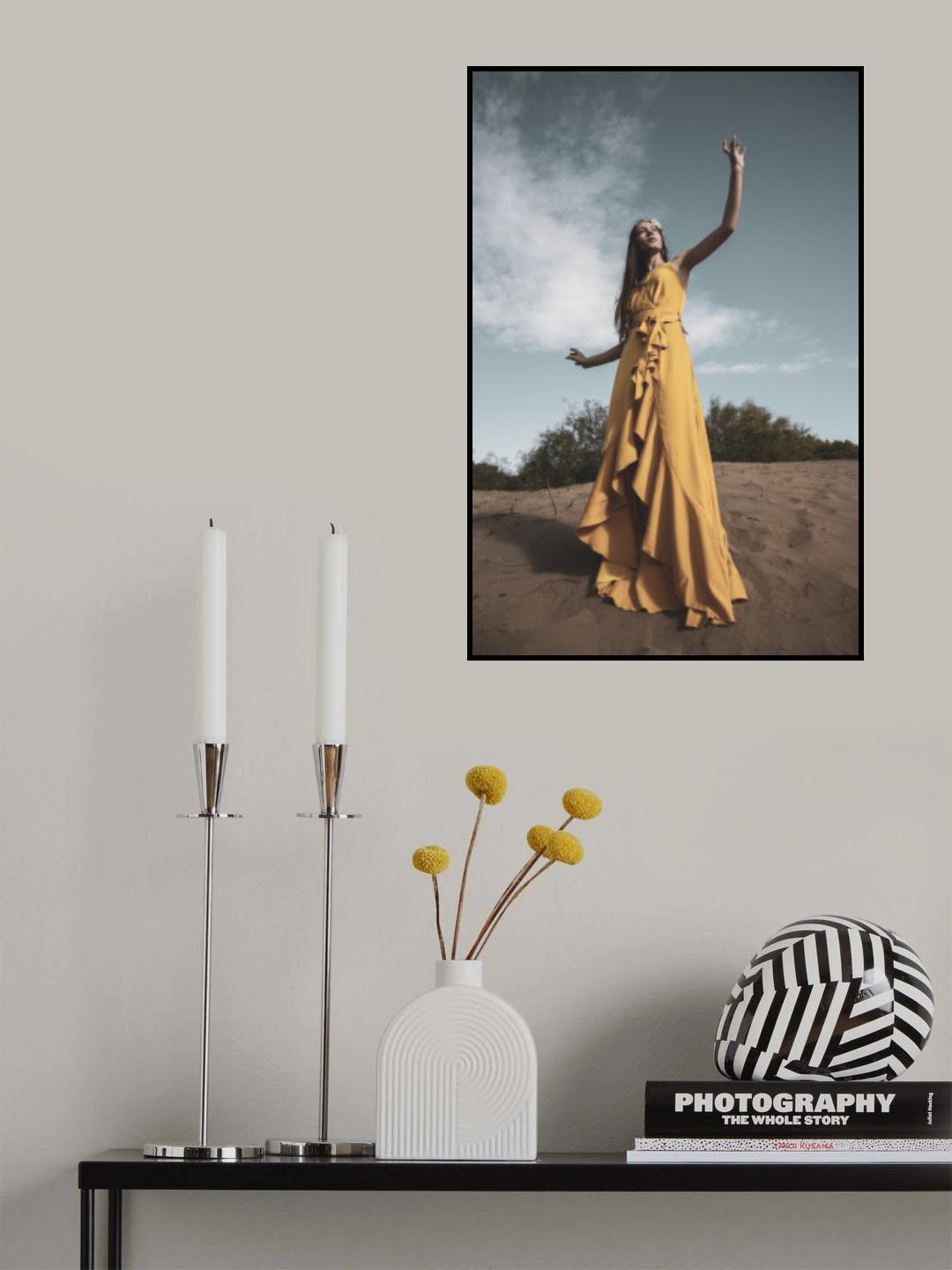 woman in yellow dress Poster och Canvastavla