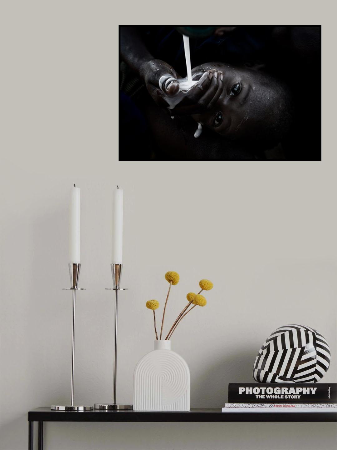 Feeding her child - Benin Poster och Canvastavla