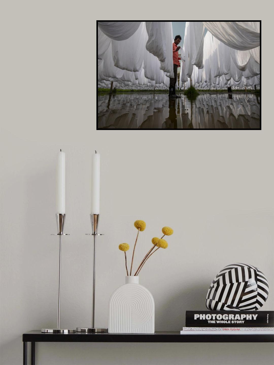 Working in white cloth Poster och Canvastavla