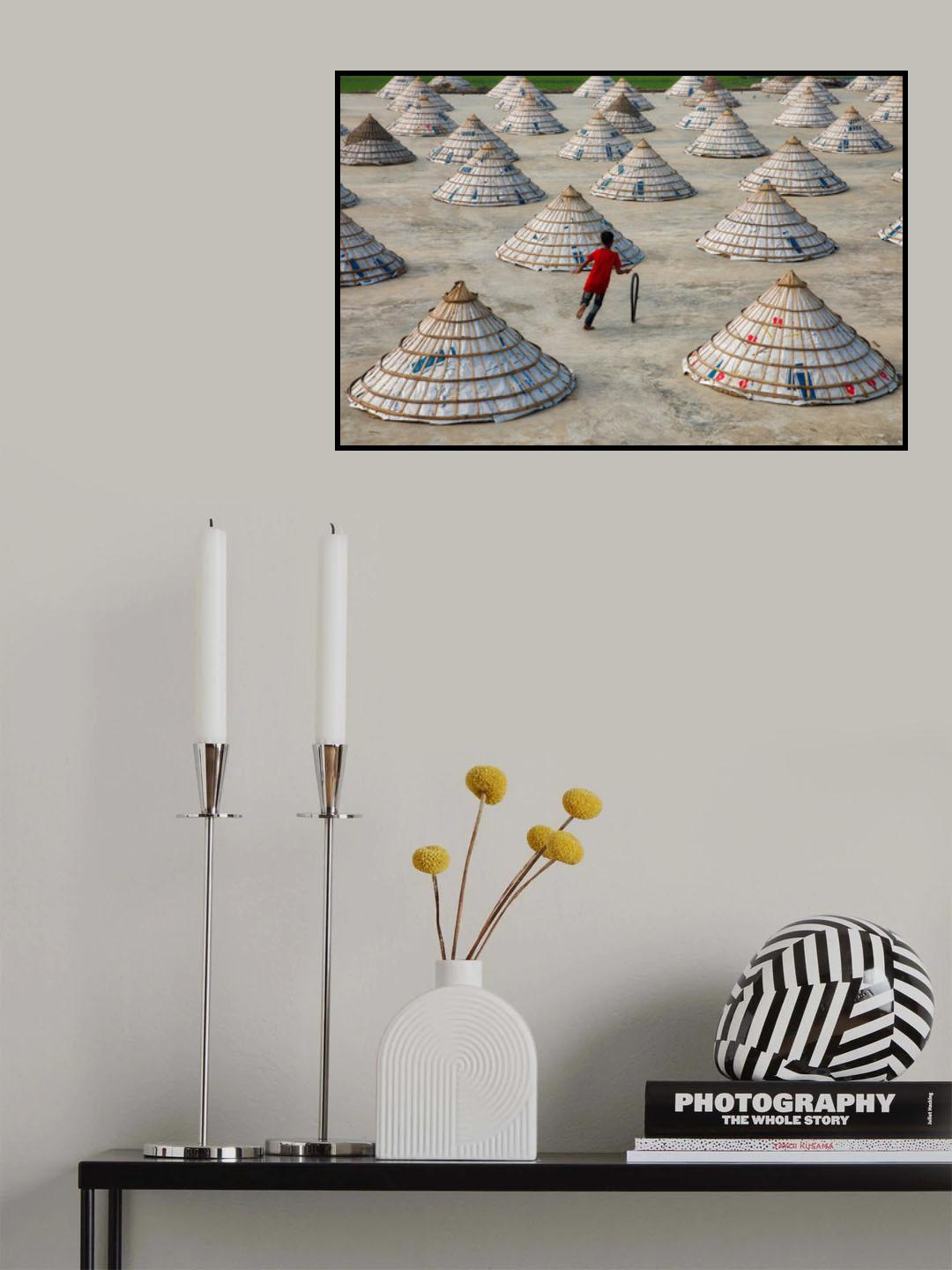 Children playing in the rice mill. Poster och Canvastavla