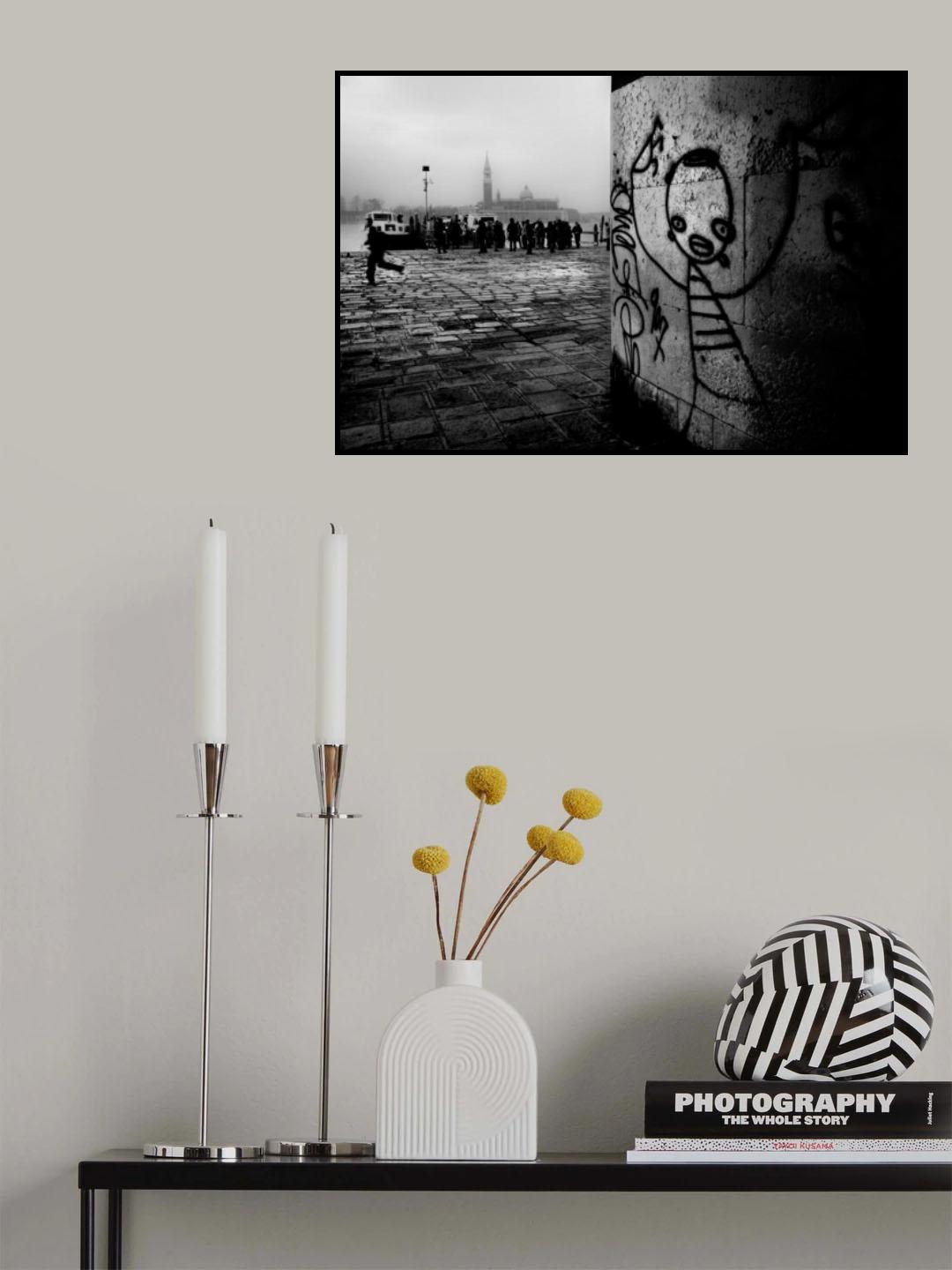 He knows.. Poster och Canvastavla