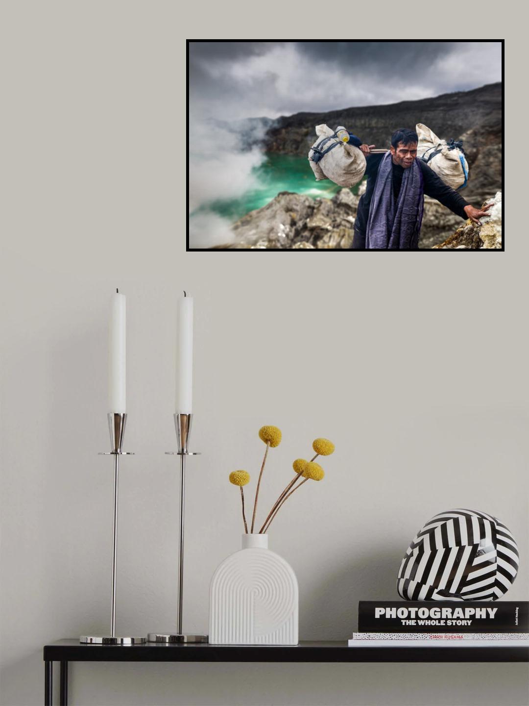 Sulphur miner in Ijen volcano Poster och Canvastavla