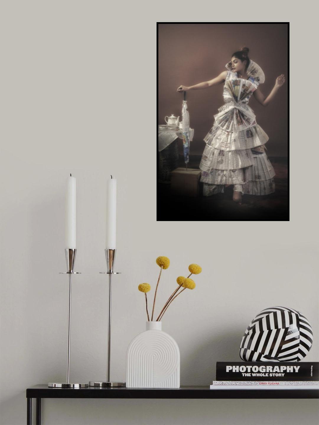 PAPER GIRL Poster och Canvastavla