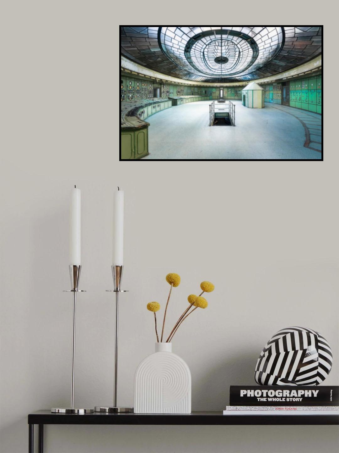 Abandoned Art Deco Control Room Poster och Canvastavla