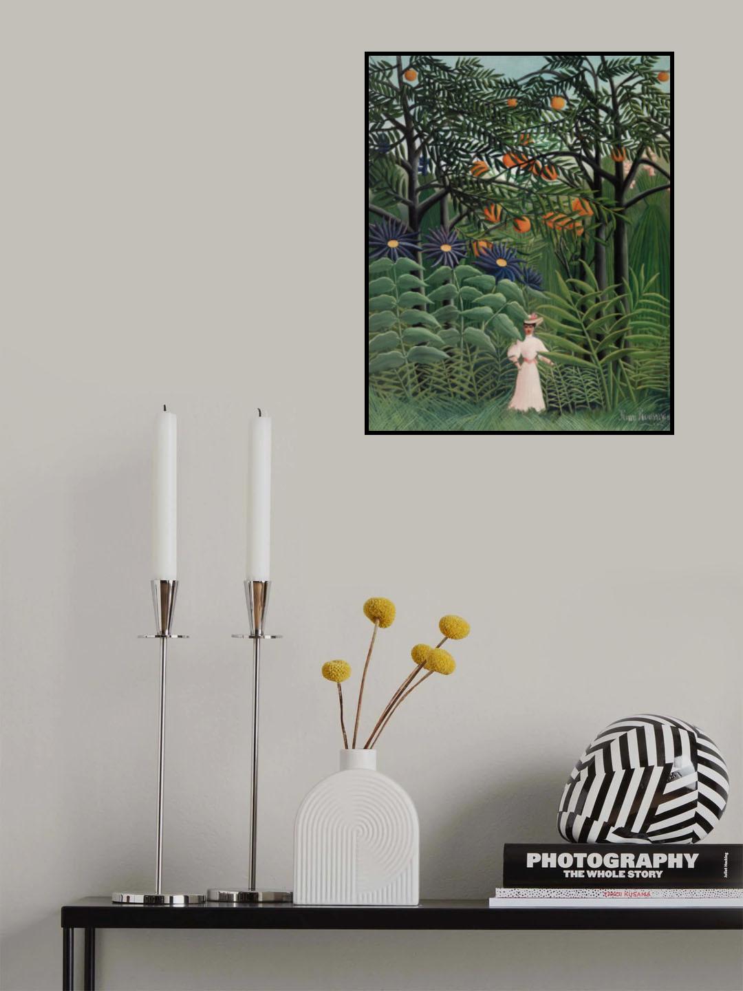 Femme Se Promenant Dans Une Foret Exotique Poster och Canvastavla