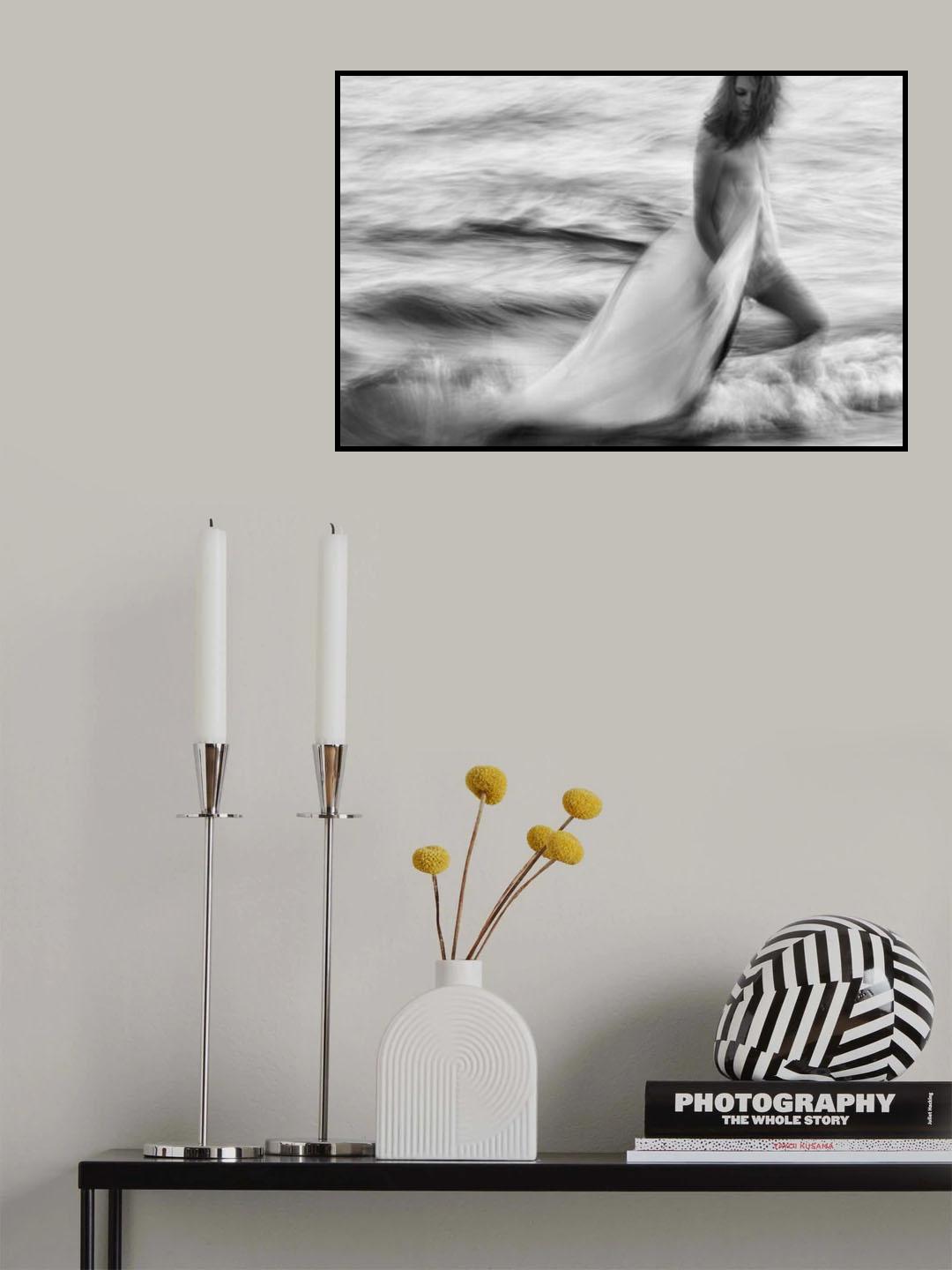 She walks alone from wall to wall....’ Poster och Canvastavla