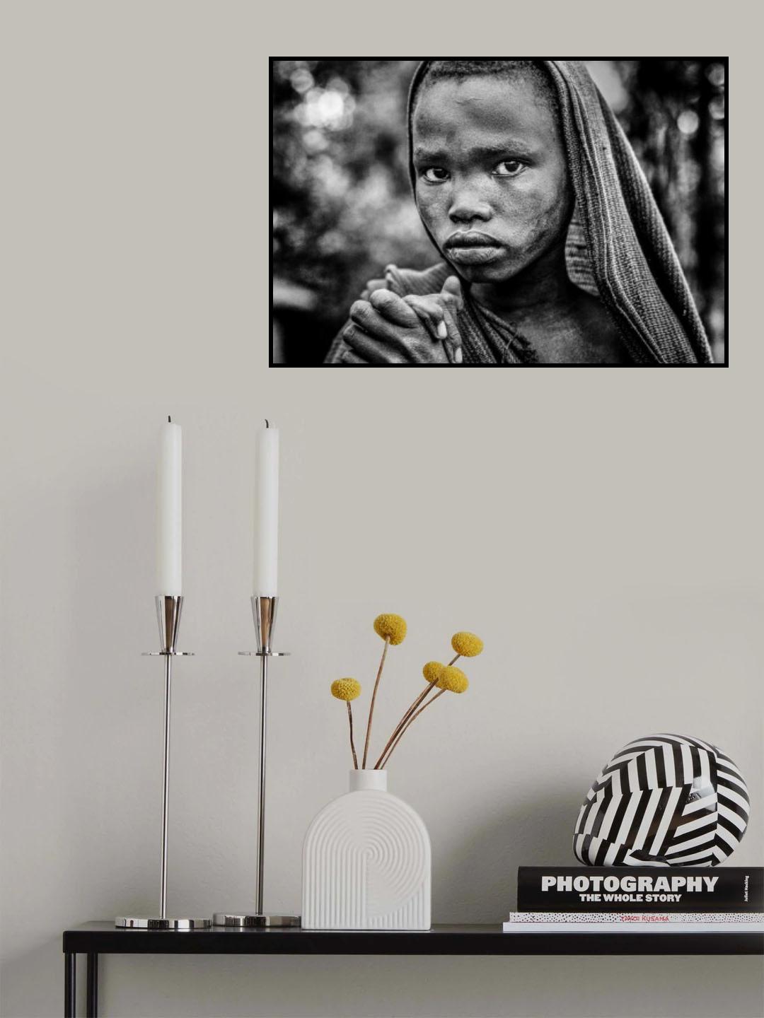 Surmi tribe child. Poster och Canvastavla