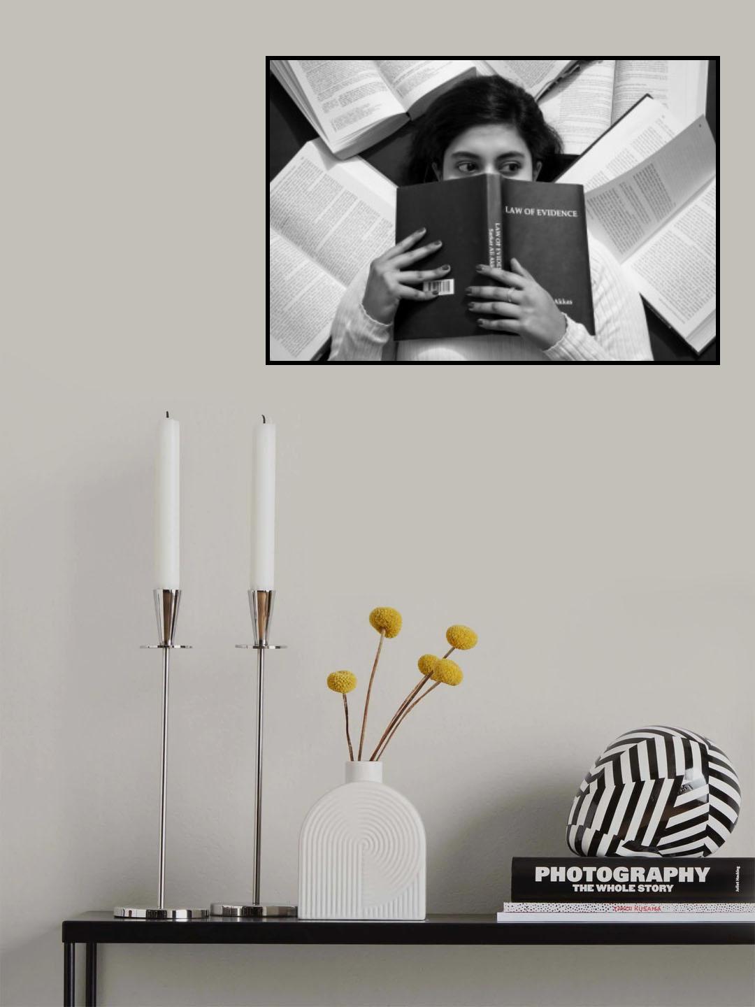 She loves the smell of book ink. Poster och Canvastavla