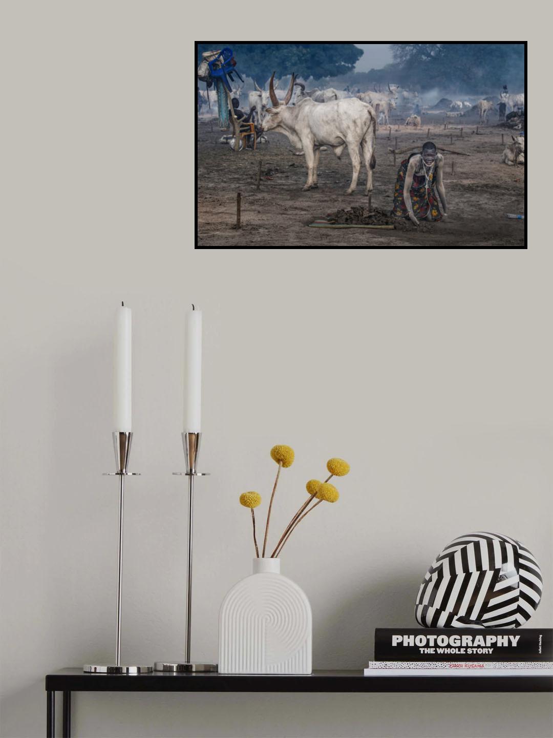 Woman at a mundari catlle camp - South Sudan Poster och Canvastavla