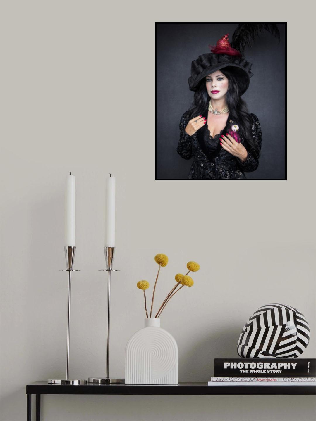Voluptuous Laura Poster och Canvastavla
