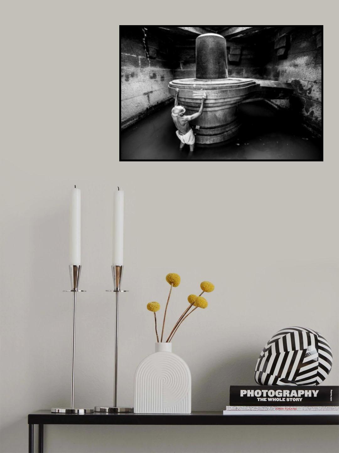 Devotion of Old Priest Poster och Canvastavla