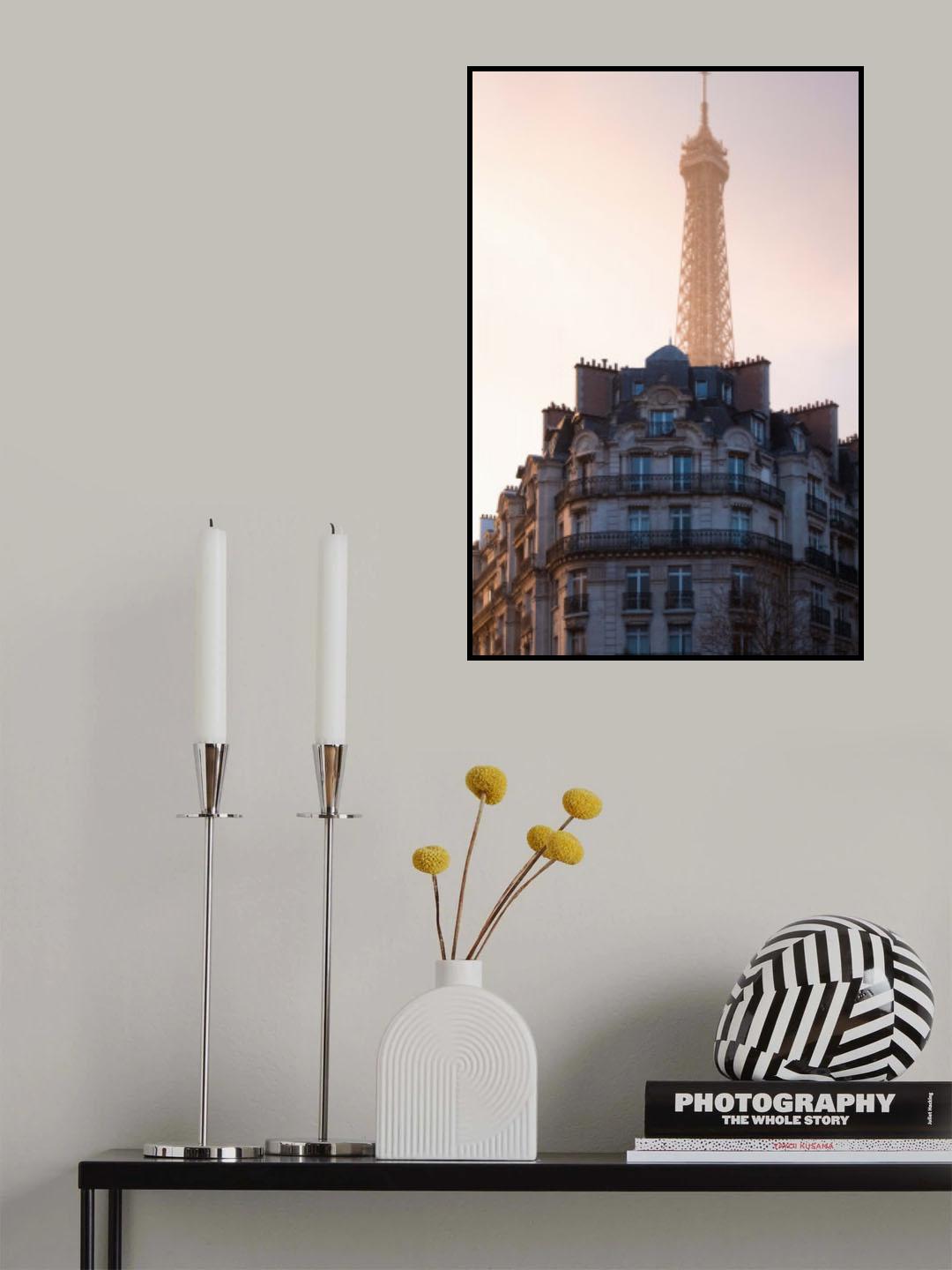 The peeking Eiffel Poster och Canvastavla
