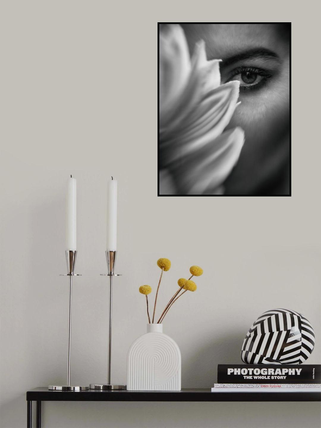 A woman's look Poster och Canvastavla