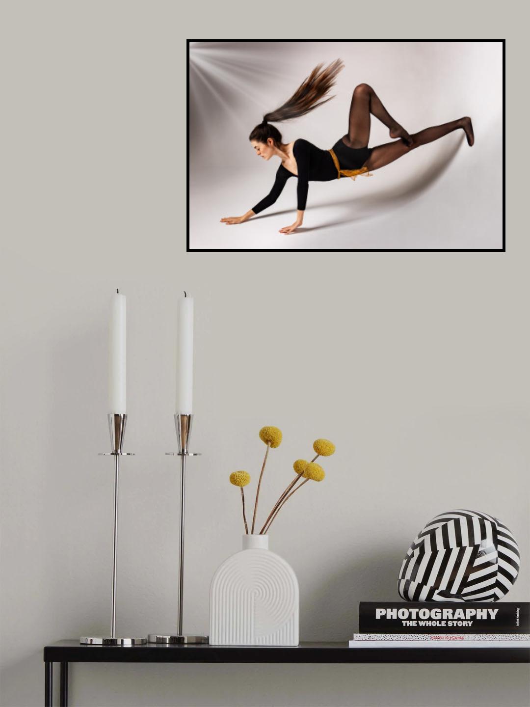 Girl in cyclorama Poster och Canvastavla