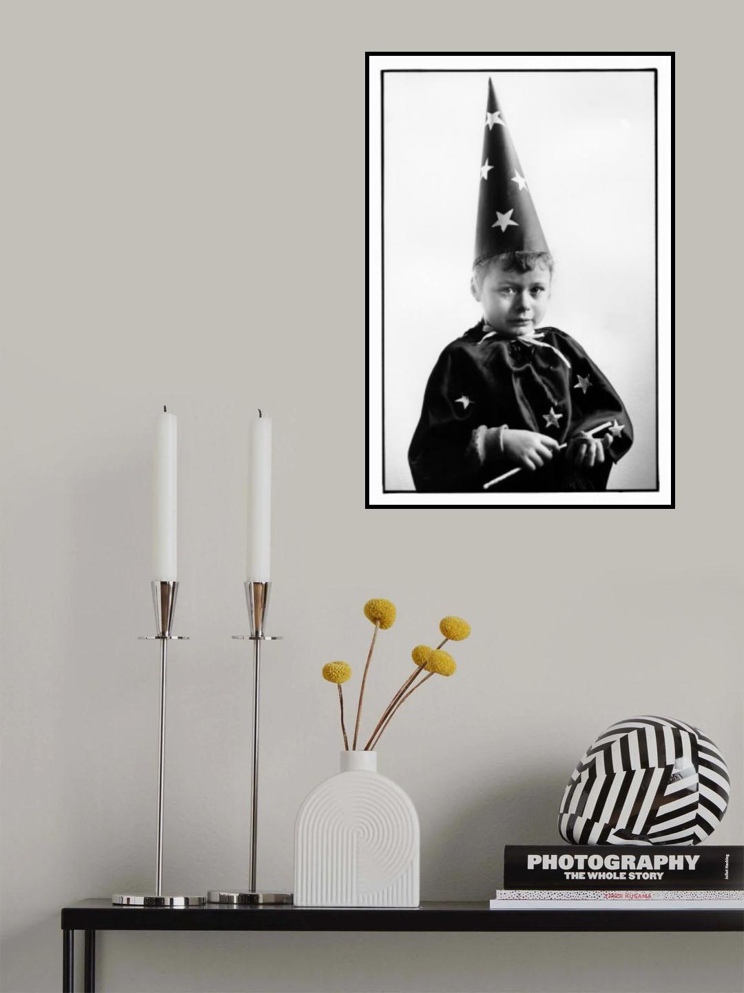 The little fairy disgusted by the resistance of the matter Poster och Canvastavla