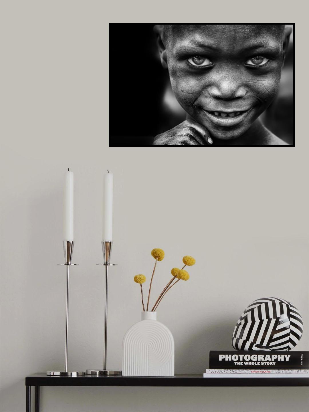 Kid's smile, miner's hands - Benin Poster och Canvastavla