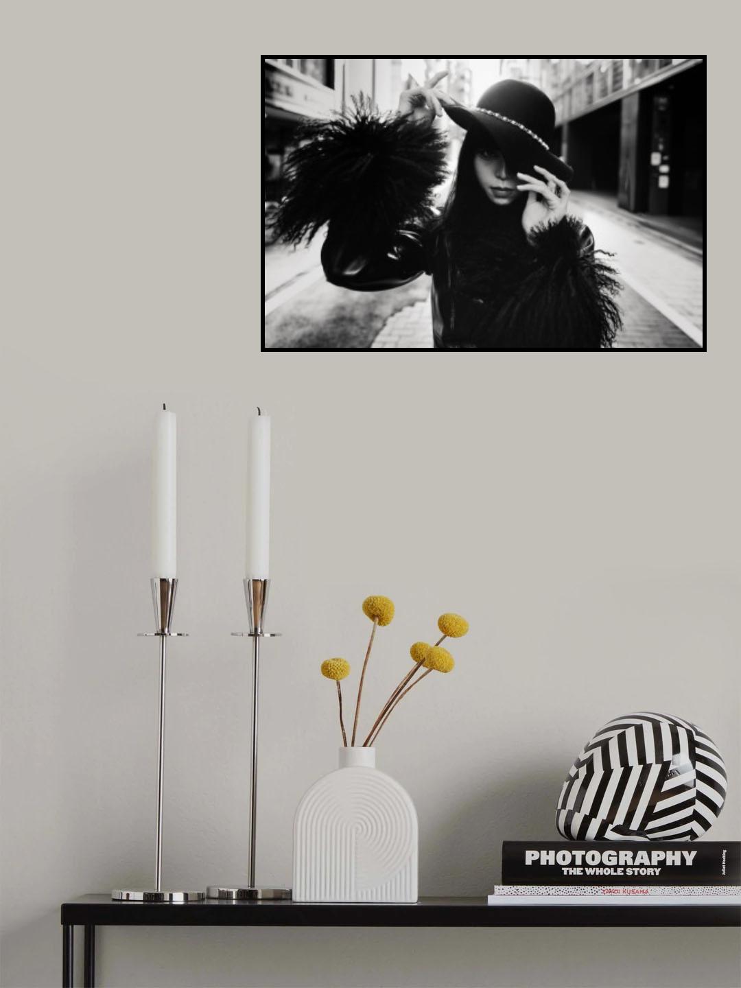 Here she comes. Poster och Canvastavla