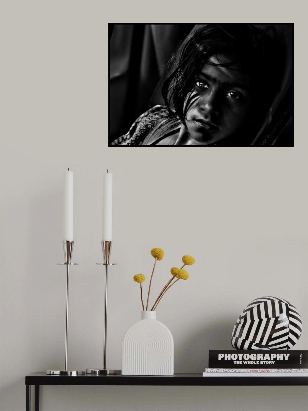 Girl in Nizwa Poster och Canvastavla