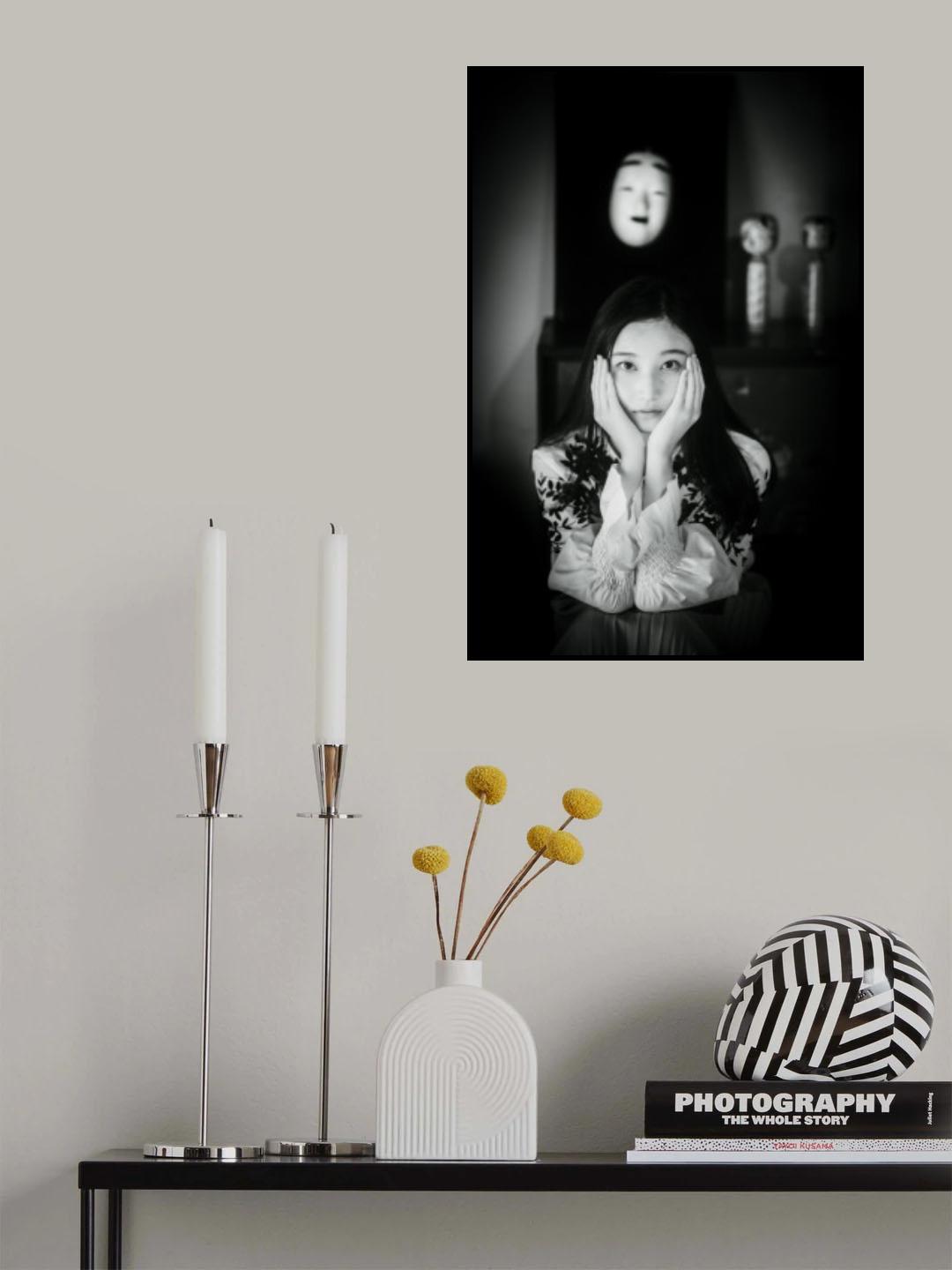 Creepiness in the background Poster och Canvastavla