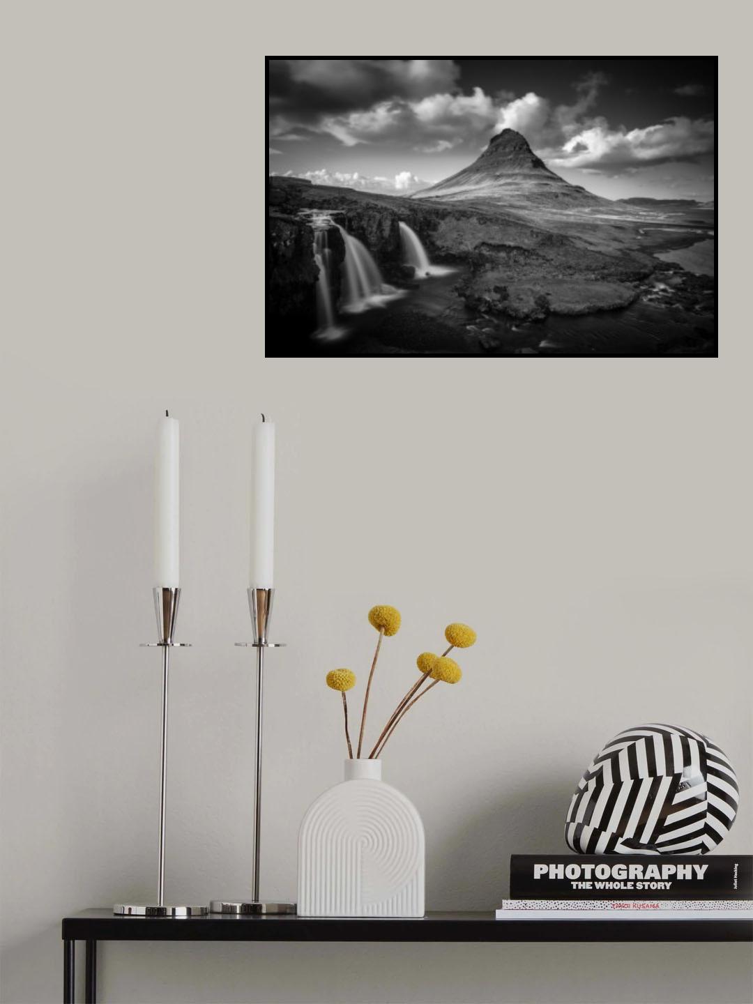 Straw hat mountain Poster och Canvastavla
