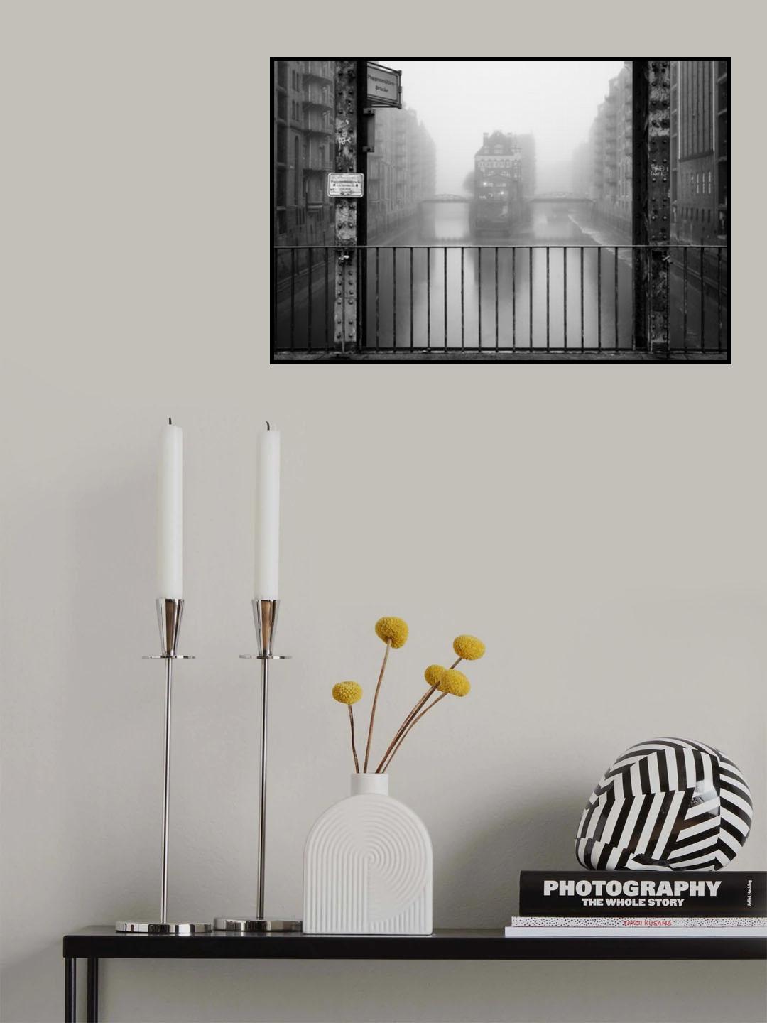 Wasserschloss bei Nebel Poster och Canvastavla