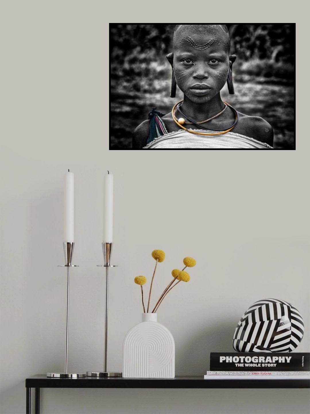 Surmi tribe girl. Poster och Canvastavla