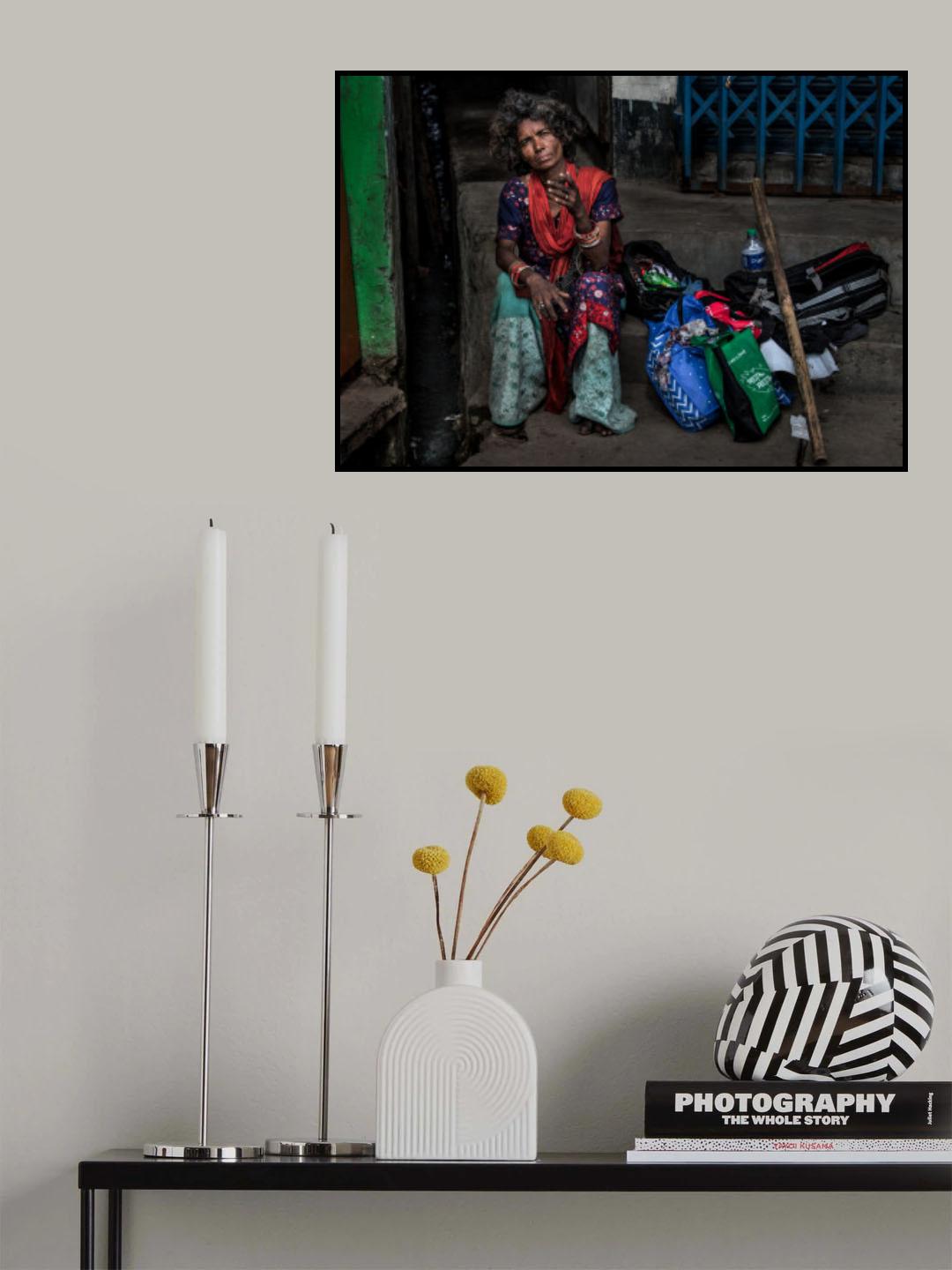 Homeless woman in the streets of Bangladesh Poster och Canvastavla