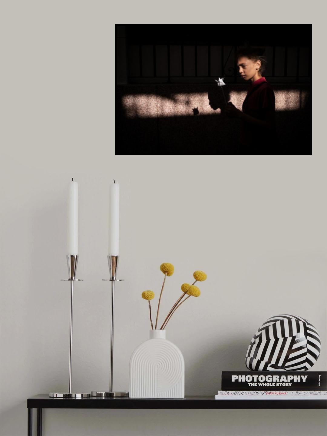 Girl with a paper rose Poster och Canvastavla