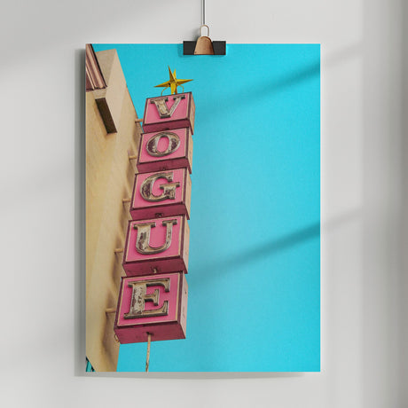 Vogue Theatre Sign in Hollywood Poster och Canvastavla