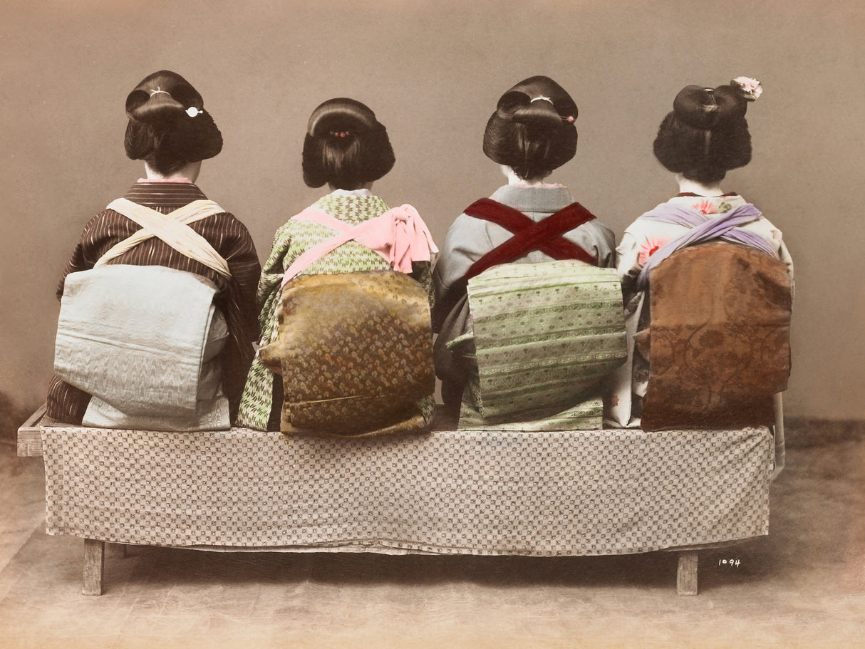 Showing Back Style (19th 20th Century) Japanese Woman Sitting Poster och Canvastavla
