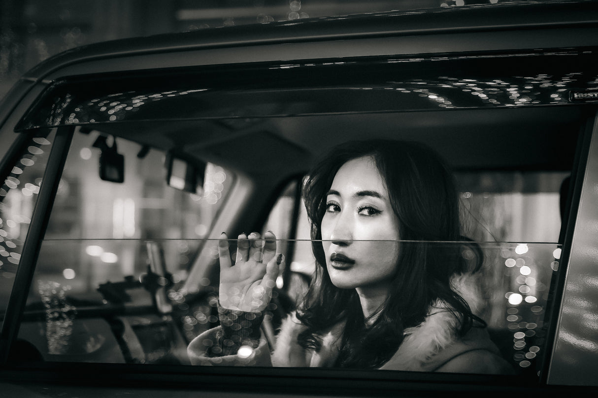 SENDING A GAZE FROM INSIDE THE CAR Poster och Canvastavla