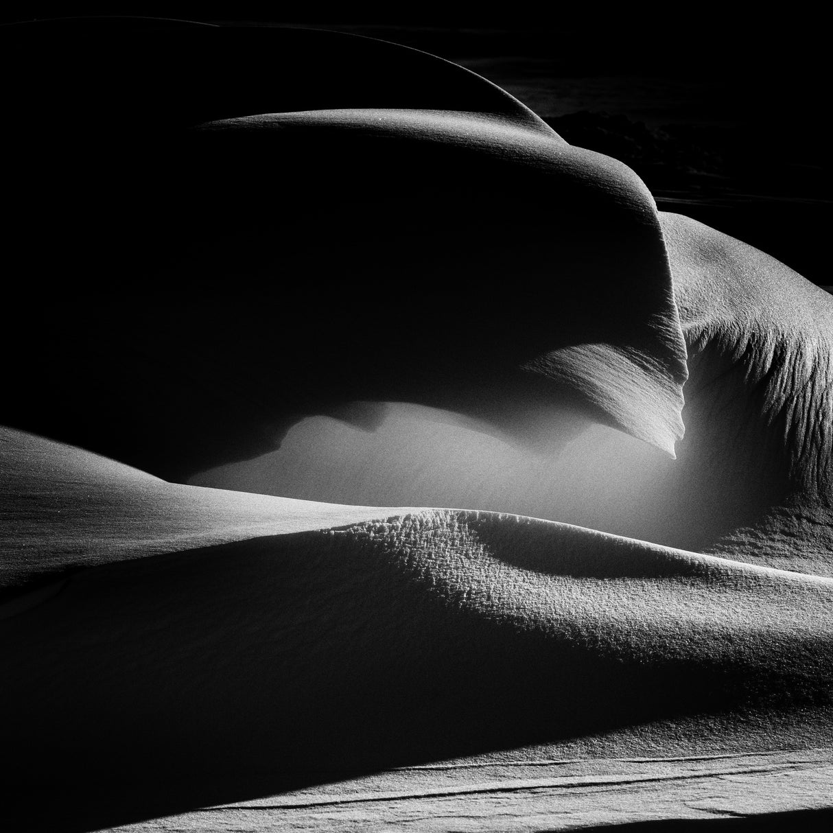 Snow sculpture with the wind Poster och Canvastavla