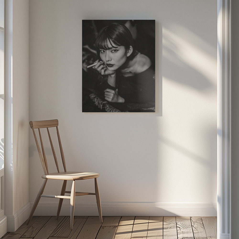 RESTS HER CHIN IN HER HAND Poster och Canvastavla