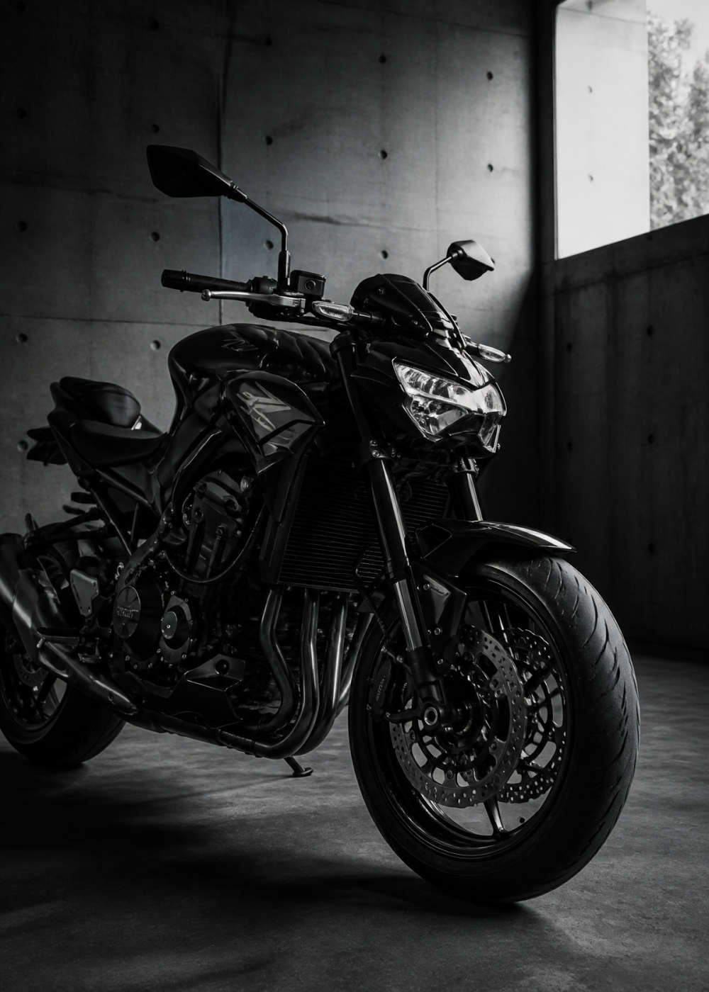 Kawasaki Z900 – Concrete Garage Blackwhite Poster