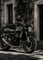 Kawasaki Z900RS – Classic Street Blackwhite Canvas