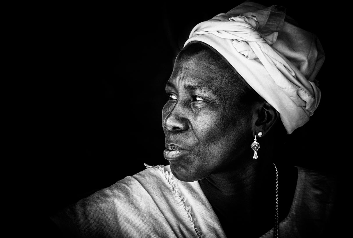 woman at Guinea Bissau Poster och Canvastavla