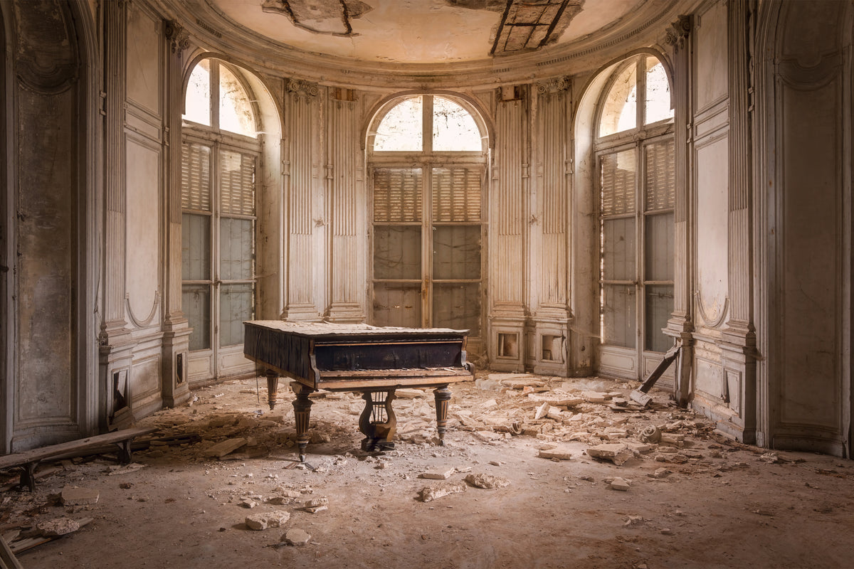 Piano in Decay Poster och Canvastavla