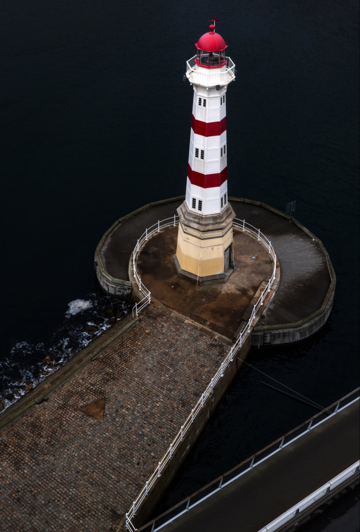 A view of a lighthouse Poster och Canvastavla
