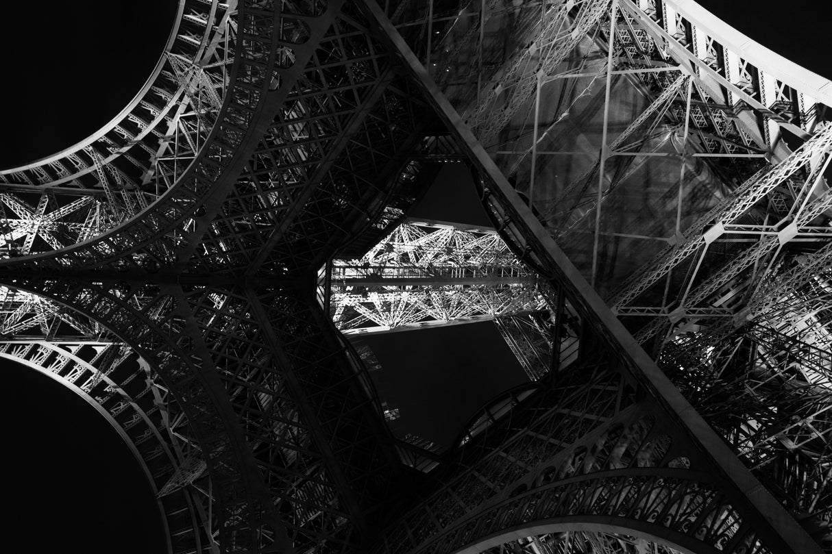 Eiffel. A perspective Poster och Canvastavla