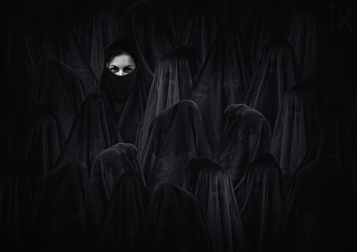 Alone Poster och Canvastavla