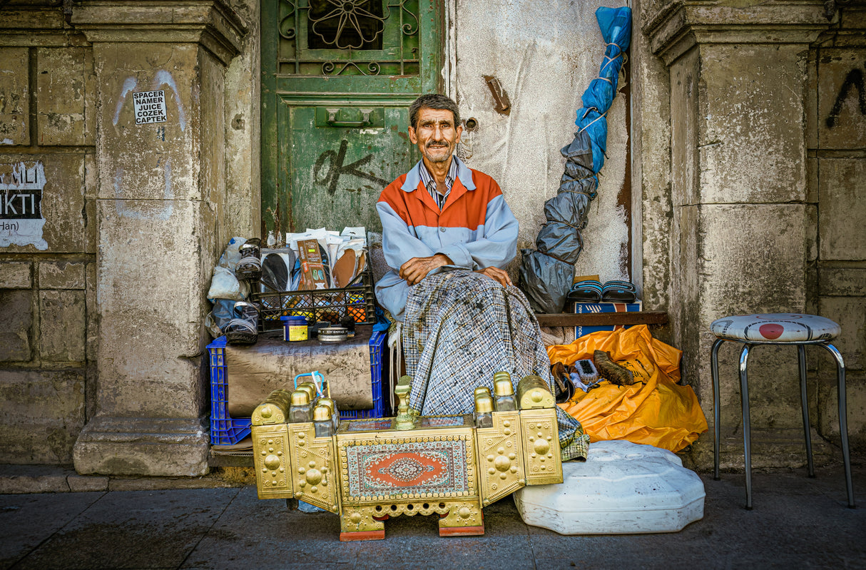 Istanbul street shoeshine Poster och Canvastavla