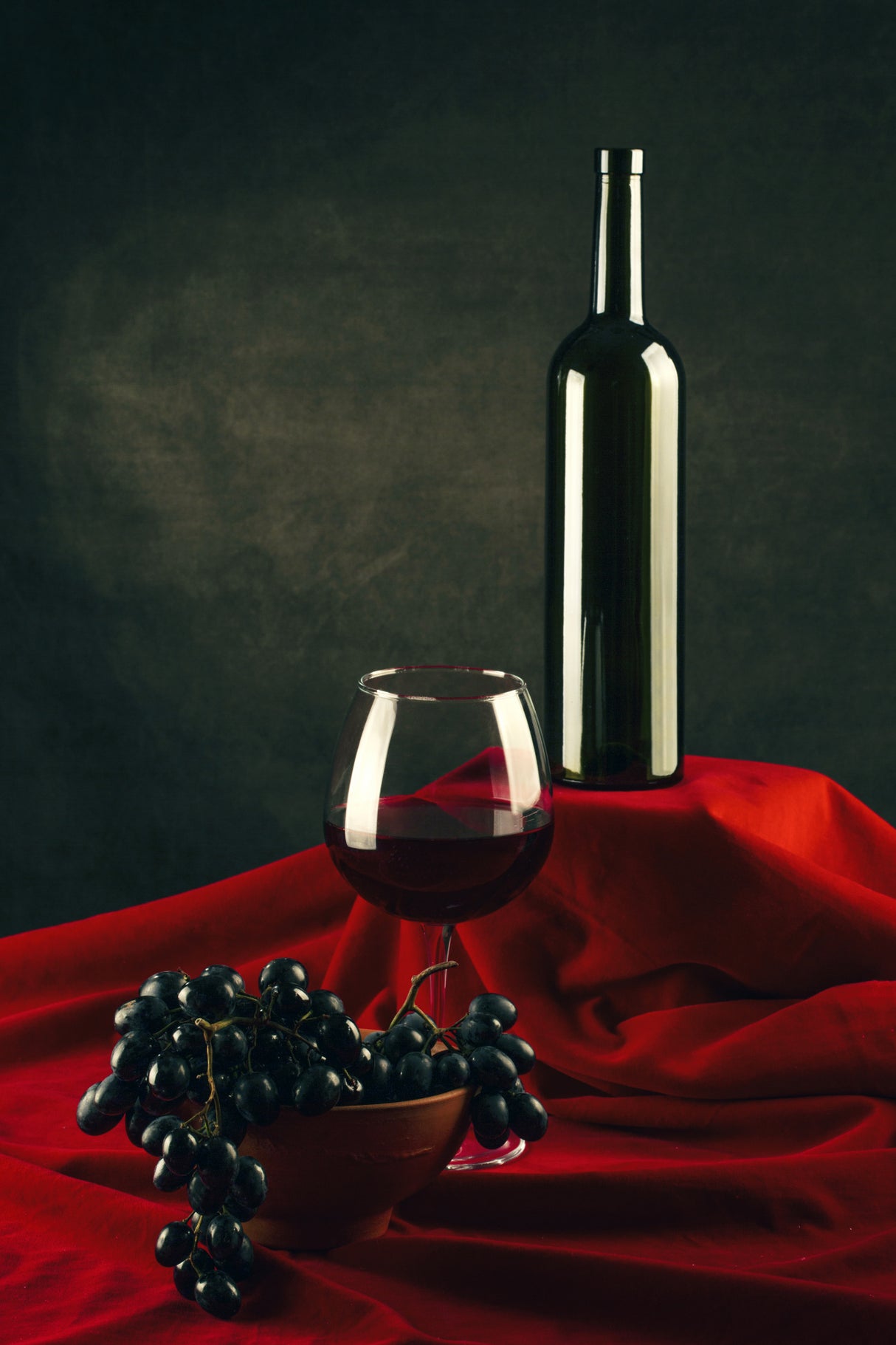 Still life with wine and grapes Poster och Canvastavla