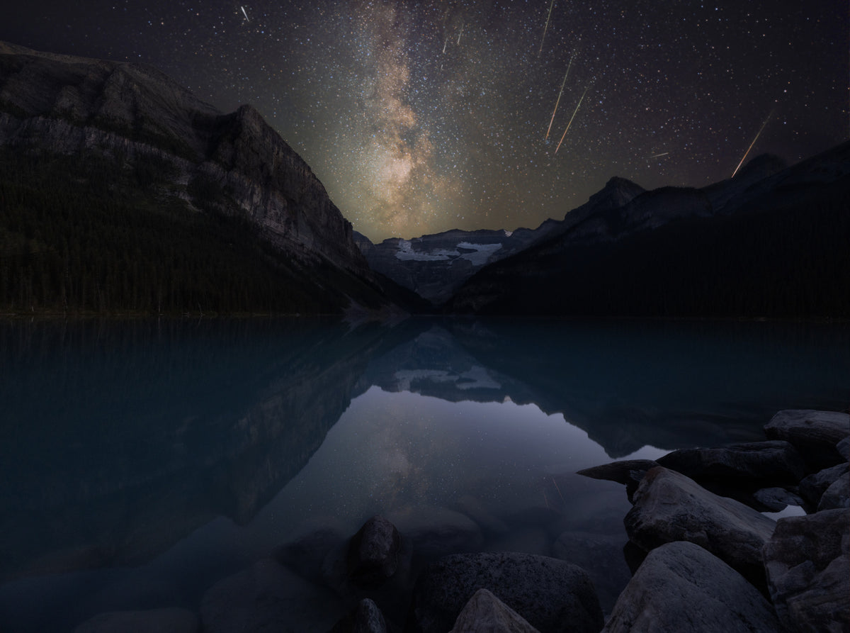 Perseid meteor shower at Lake Louise Poster och Canvastavla